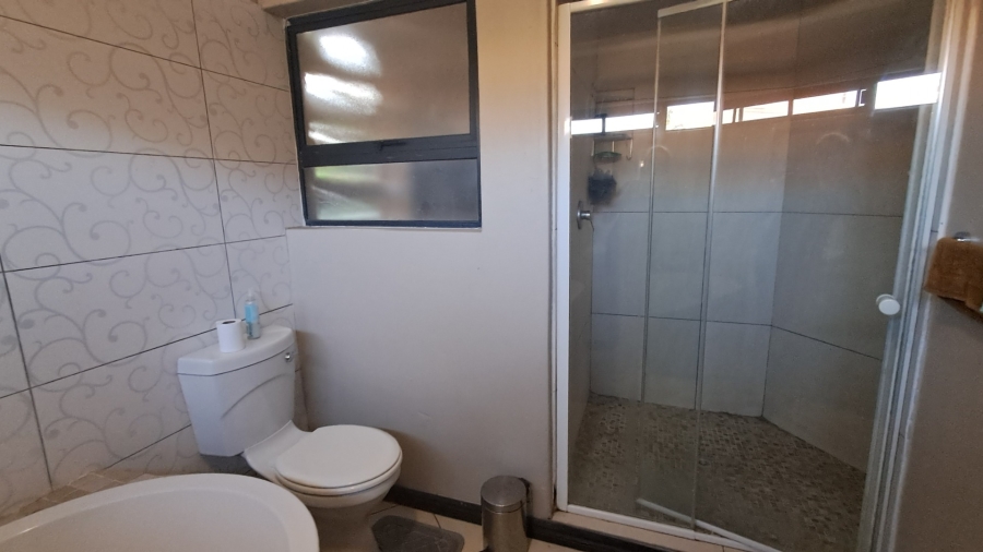 5 Bedroom Property for Sale in Heuwelsig Free State